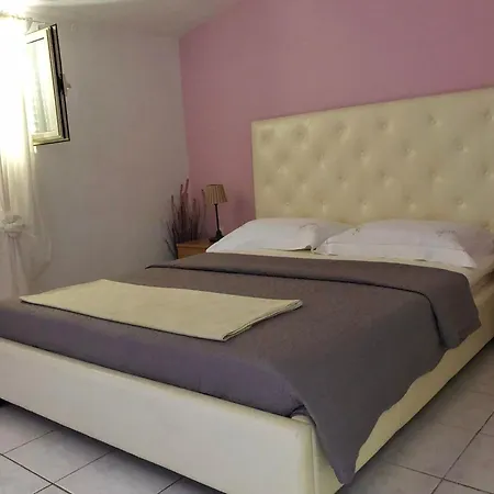 شقة Apartman Keti Za 3 Osobe *